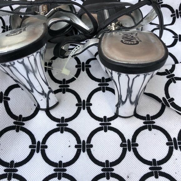 Carlos Santana  size 10  black & silver slingback working zipper detail NWOT - Picture 8 of 10